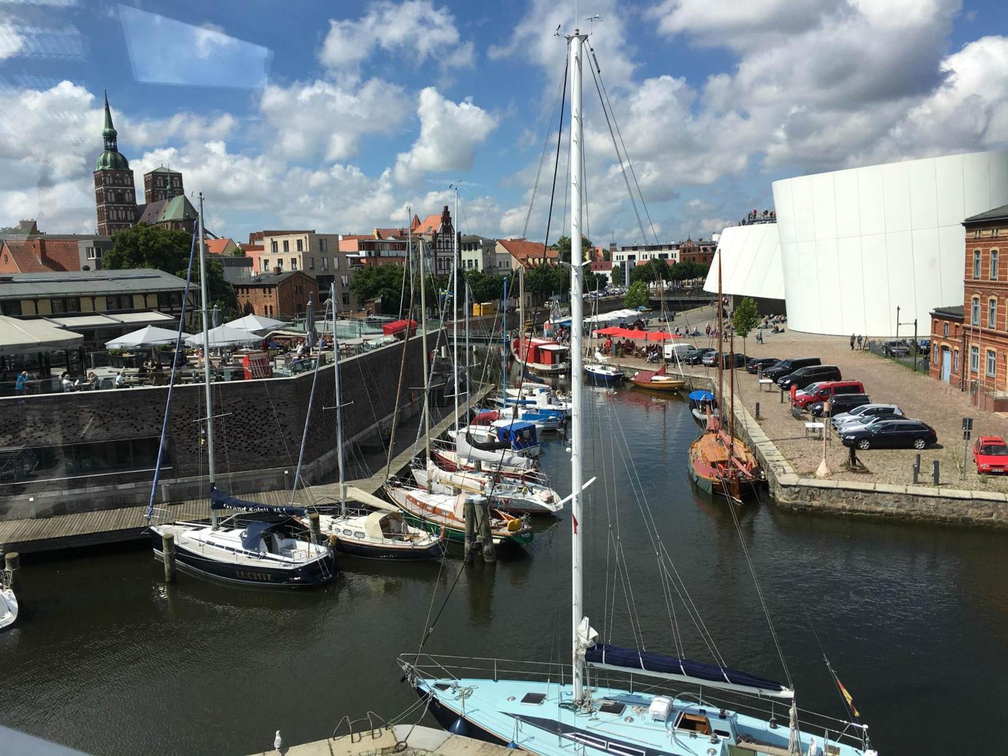 Hotel Kontorhaus Stralsund Exteriör bild